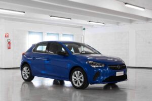 Opel corsa elegance voltaic blu lato