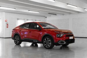 Citroen c4x elettrica shine pack rosso km0 lato