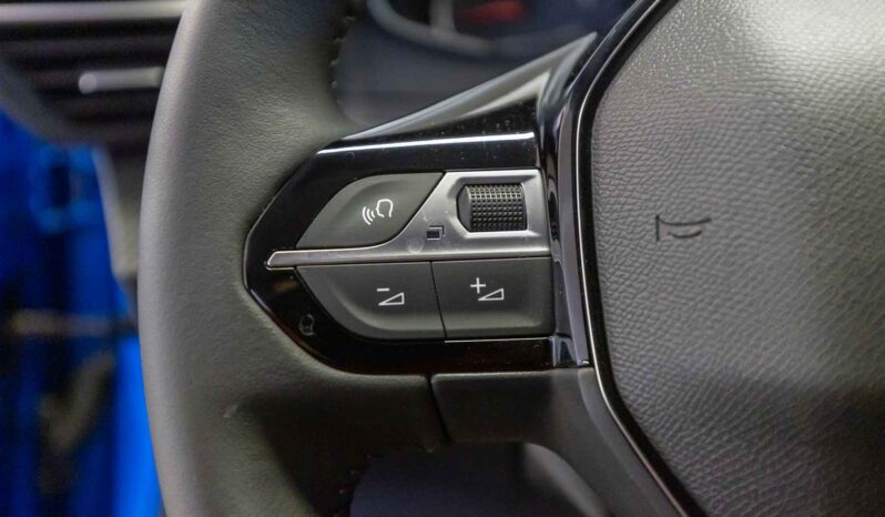 Peugeot interni 208 active blu km0 comandi volante