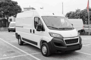 Peugeot boxer 333 l2 h2 140CV bianco km0 lato