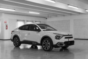 Citroen E-C4 X Shine bianco km0 lato